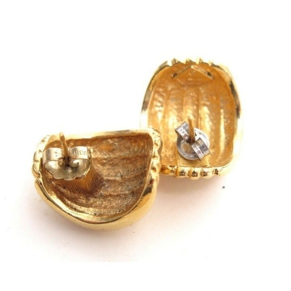 Vintage CGI Signed Ribbed Gold Earrings - Picture 2 of 3